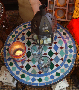 verspieltes Tischchen aus Marokko