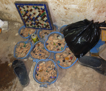 Mosaikteilchen von Hand zubereitet